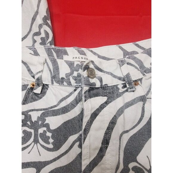 Pacsun Women's Light Wash “DAD” Jeans Button Fly All Over Butterfly Denim SZ 27 - Picture 6 of 10